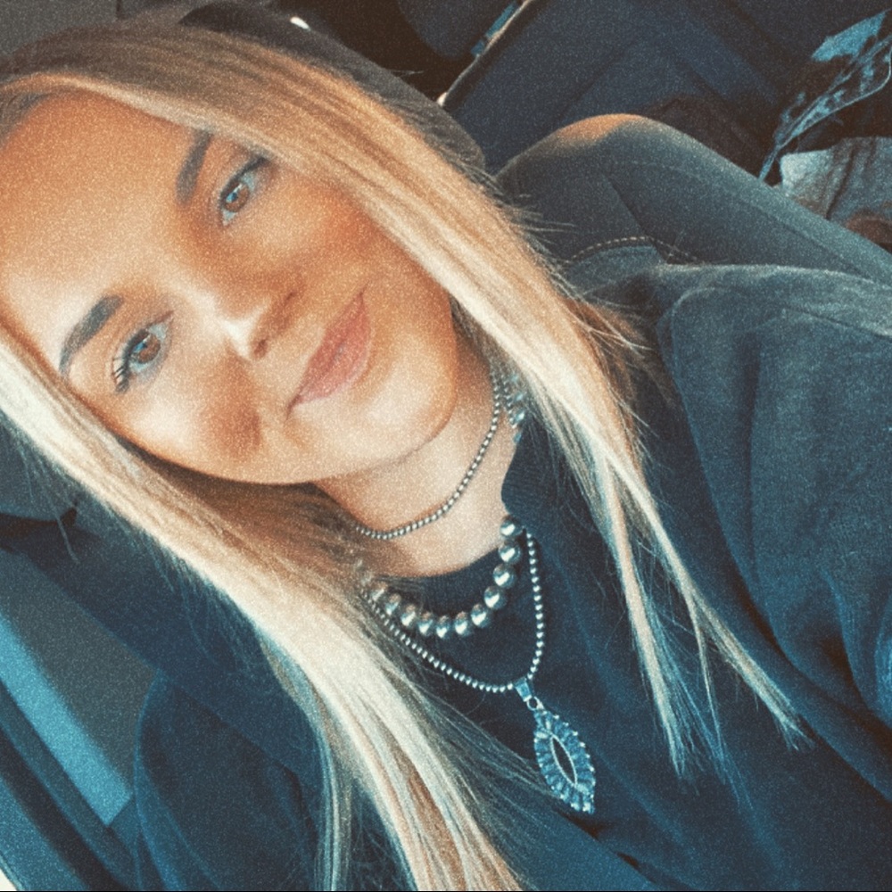 Meet your Posher, Olivia